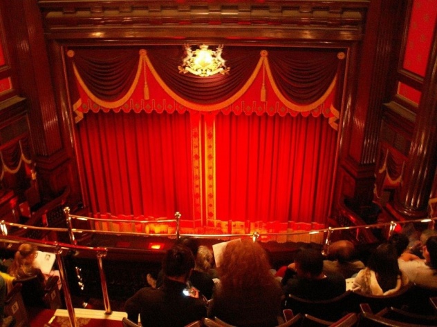 Театр «Амбассадорс»